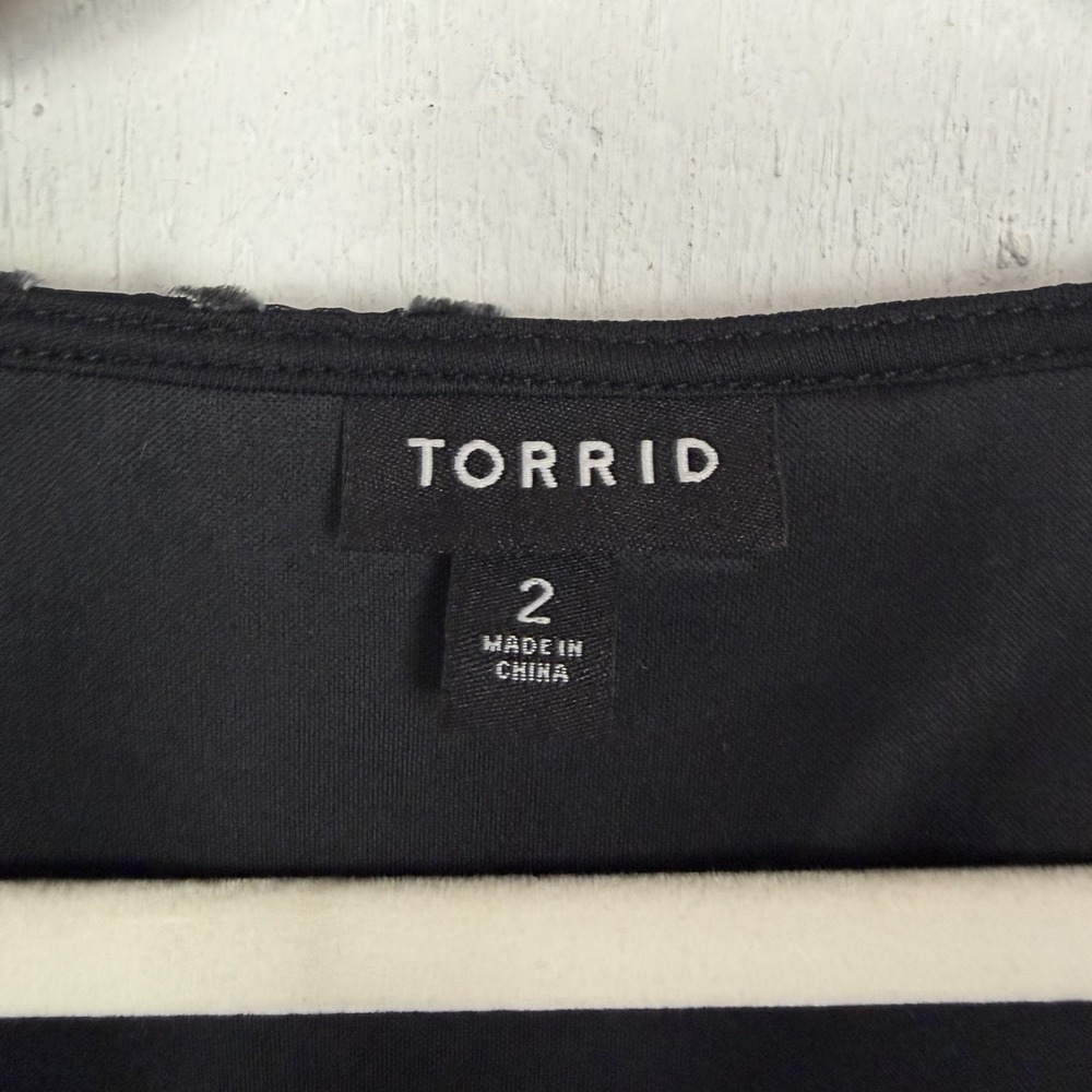 Torrid Top Black Velvet Burnout Sheer Lined Whimsigoth Dark Fairy Romantic SZ 2X - Picture 9 of 13
